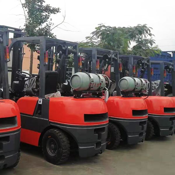 2.5tons LPG Forklift with Nissan K21 K25 Petrol Gasoline Engine OEM and Spare Parts