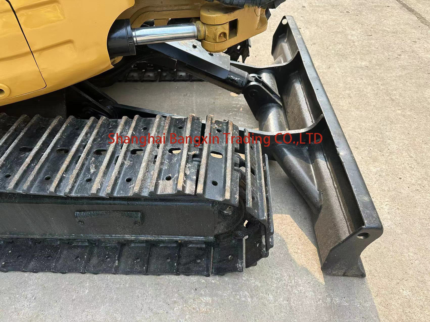 Small Machine Used Mini Excavator CAT 303 3 Tonne Excavator 3000 KG 700 Working Hours