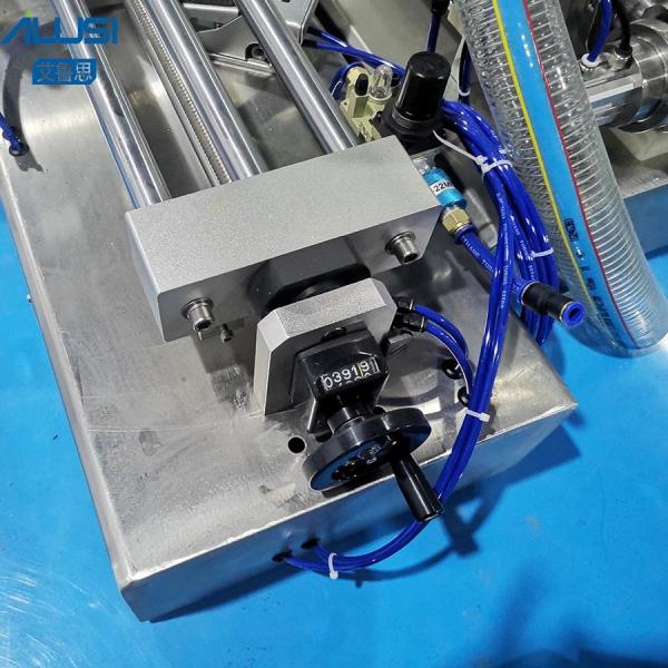 Máquina de enchimento de líquidos pneumática de aço inoxidável horizontal para enchimento automático de garrafas