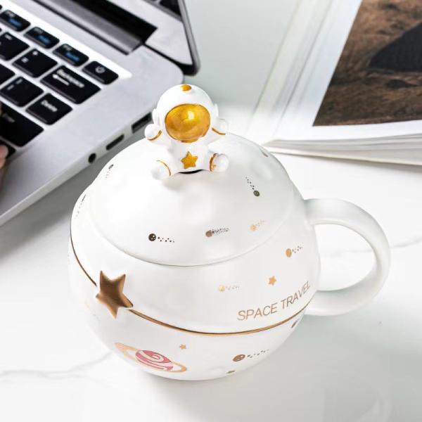 Hot Selling Wholesale 400ml Creative 3D Space ball shape Porcelain ceramic astronaut coffee cup mug with lid and spoon