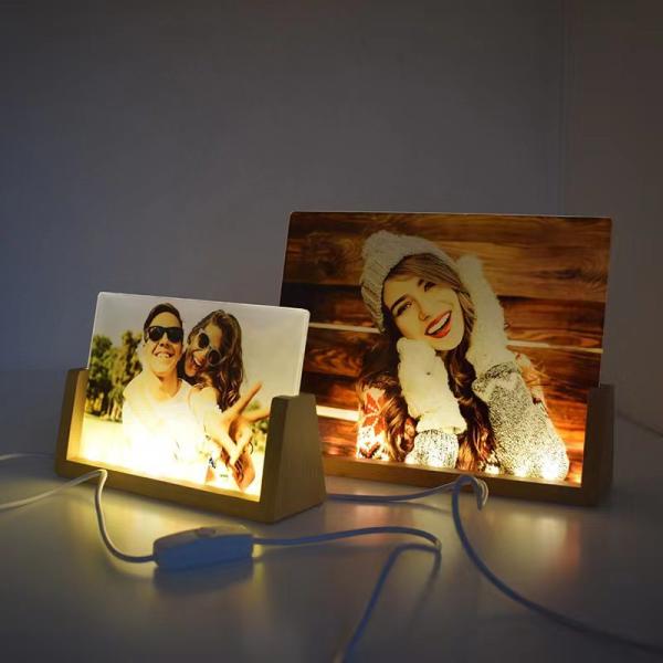 Panel de fotos acrílico de sublimación con base de madera LED en forma de U, marco de fotos conmemorativo de escritorio personalizado con iluminación