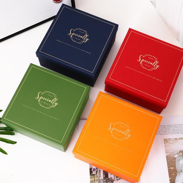 Boîte cadeau carré Boîte d'emballage cadeau Rosier Parfum Boîte écharpe Boîte de papier kraft