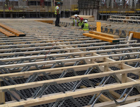 Устойчивые деревянные соединители для серебряных металлических стержней в наружных зданиях