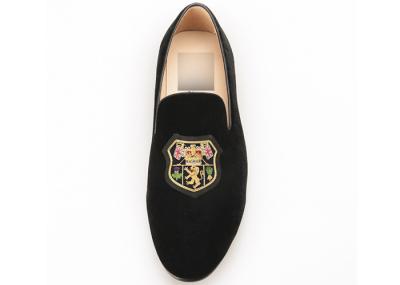 Calçados de veludo, calçados de couro de luxo, sapatos.