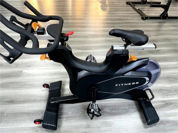 Équipement de remise en forme de la salle de sport à domicile Vélo de spinning pliable d'entraînement aérobique pour le culturisme et l'exercice