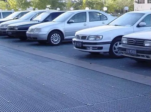 HDP Metal Steel Walkway Mesh Grating Grid For Parking Lot flooring