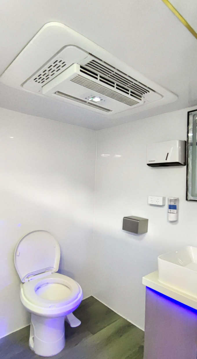 Luxury Mobile Toilet Trailer with 1 Year Warranty and Extruded Insulation Board Fiberglass Construction