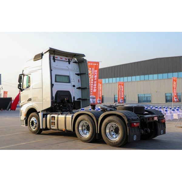 Левое рулевое управление 6500*2500*3200 единиц Контейнерная головка Более 400 л.с.