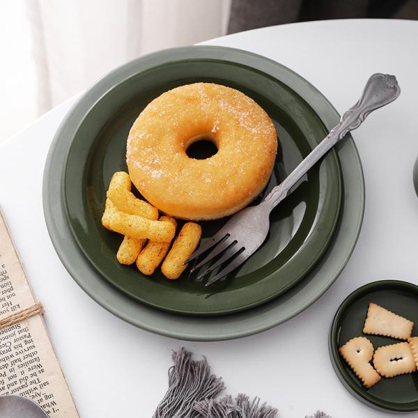 Round Atrovirens Colored Porcelain Dinnerware Versatile For Restaurants