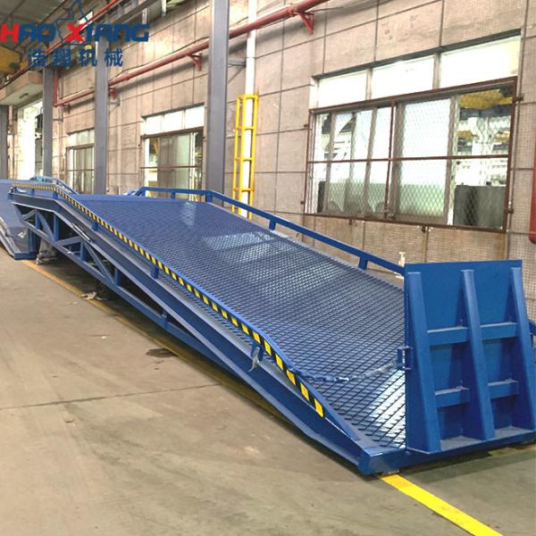 4-Meter Steel Inclined Ramp for Efficient Loading at Distribution Centers
