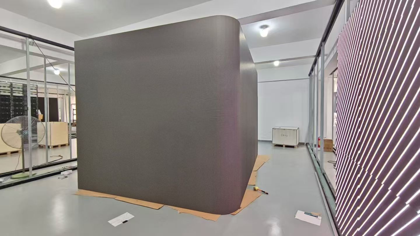 Anti-glare Matte Surface Outdoor LED Billboard with 6000nit Ultra-High Brightness and IP65 Full Protection