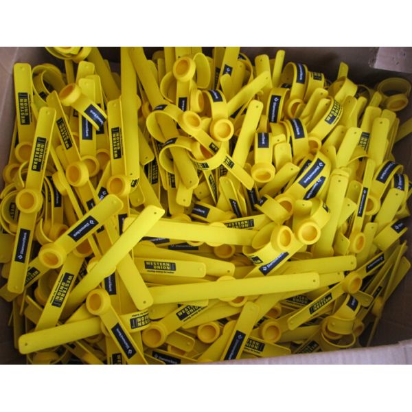 Cool Western Uion Gift Silicone Slap Watch Interchanable Face Children Watch In Yellow Band With Printing Logo