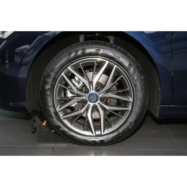 Byd Qin Plus Dm-2024 Dm-I Honor Version Compact Sedan PHEV Car with 120Km Maximum Speed
