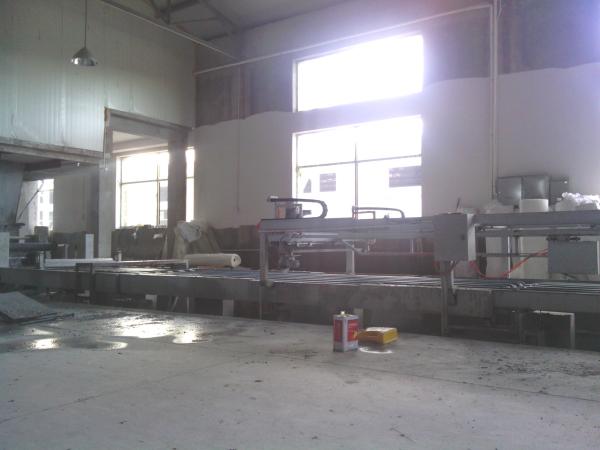 Machine légère de panneau de mur de sandwich avec la technologie de expulsion de double d'entraînement rouleau de double