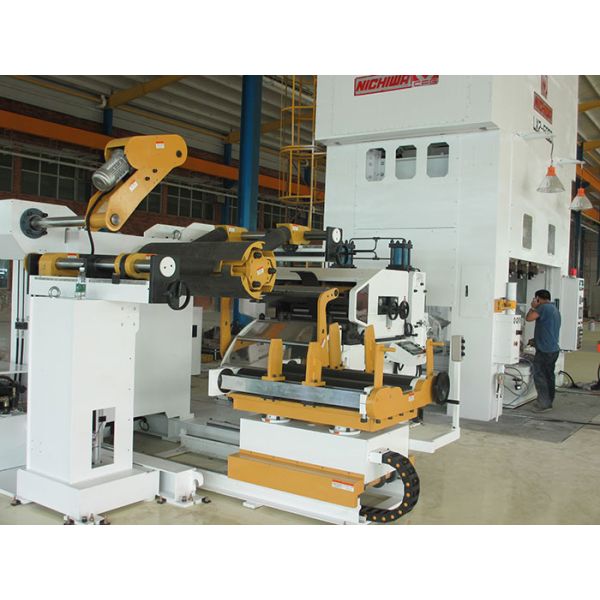 Metal Steel Coil Uncoiler Punching Machine , Pneumatic Feeder Great Performance