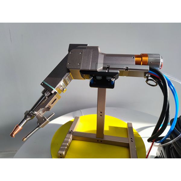 Ручная двойная двигательная лазерная сварочная головка для лазерной резки алюминиевой стали 2000 Вт