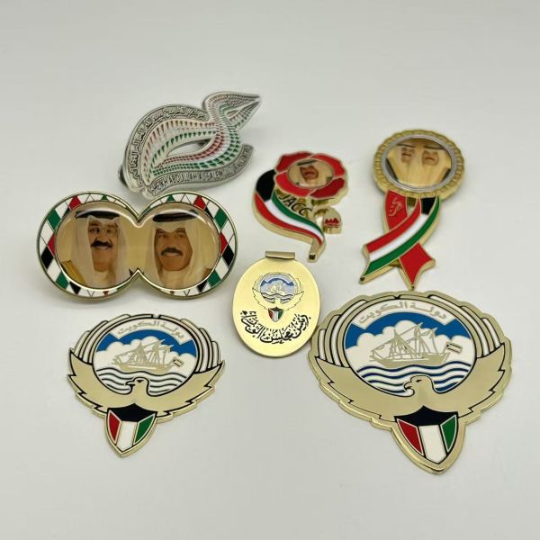 Gao Qingchen Antique Style Photo Frame Enamel Pin – Fan Merchandise Lapel Pin for Backpacks