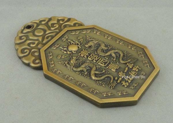 Die Casting Souvenir Badges Pewter Antique Gold 3D Club Pin Badges Promotional