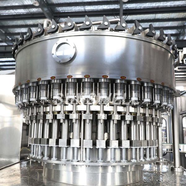 Завалка бутылок с водой дуновения Sunswell подвергает линию механической обработке Combi крышки 2L