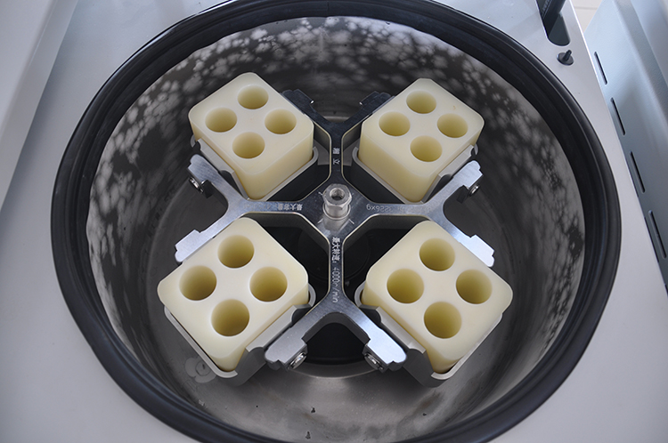 Large Capacity 3000ml Centrifuge Tabletop Centrifuge for Multiple Industries Low Speed Refrigerated Lab Centrifuge