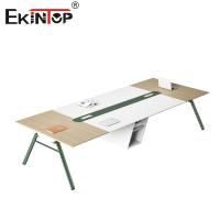 Table de conférence de bureau de style moderne Matériau bois Pieds métalliques personnalisables