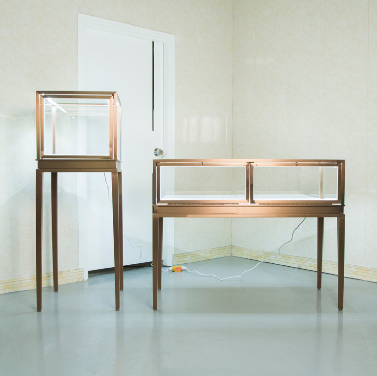 Fashion Luxury Jewelry Display Table , Durable Metal Glass Display Showcase