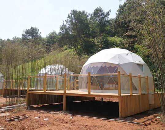 Отель на открытом воздухе Кампинг ПВХ 10м Геодезический купольный шатер с дверью Купол Кампинговый шатер Купольный праздничный шатер