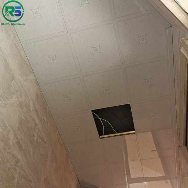 Moisture Proof Artistic Clip In Metal Ceiling Tiles Aluminum 300*300mm For Kitchen Or Washroom