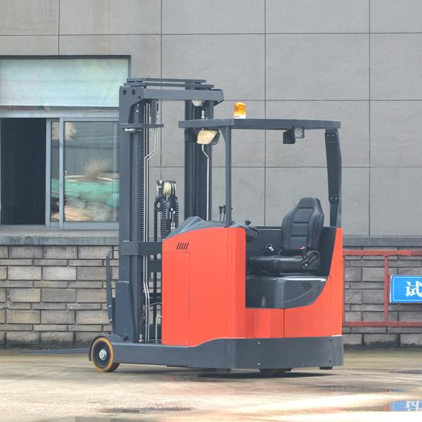 11kw Electric Stacker Forklift 1300kg Standing On 1300kg Lifting Height 4.5m