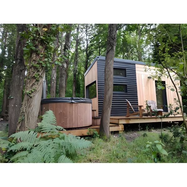 Various Terrains Prefabricated Studio With Exterior Balcony Customized Exterior