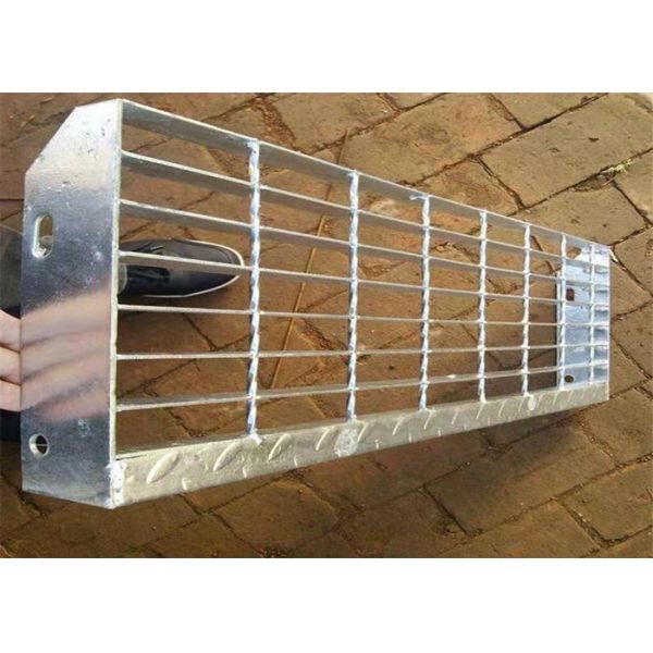 Обнюхивающ стальные проступи лестницы скрежеща/стальную гратинг платформу смести