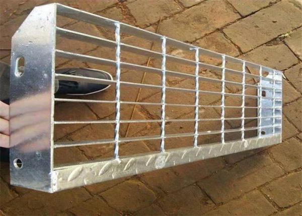 Barra de aço galvanizada anti deslizamento do assoalho 32x5mm que raspa para a passagem