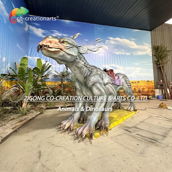乗れるアニマトロニックモンスターライド：ダイナミックな動きとシルバービーストデザイン、遊園地向け