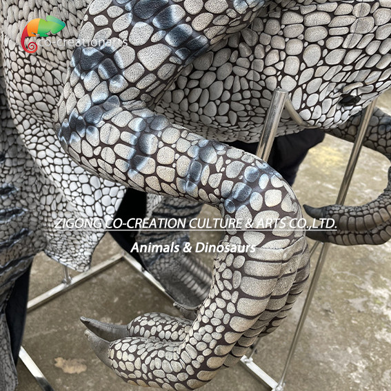 Costume de dinosaure Velociraptor animatronique portable: une attraction de performance réaliste pour des expositions interactives