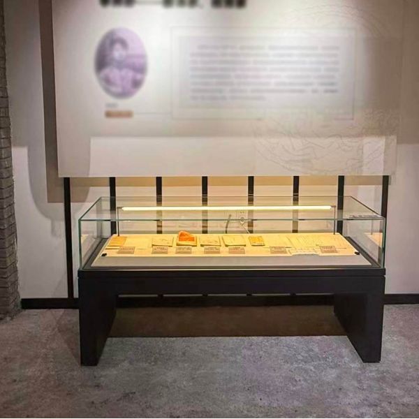 Flip Top Opening Table Display Cabinet with Custom Metal Tabletop Glass Case for Museums
