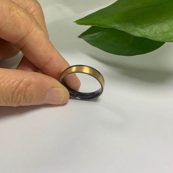 Bandas de boda de oro de 14K y circonio negro y titanio al por mayor de 2025 y joyería para hombre sin decoloración Bandas de boda para hombre