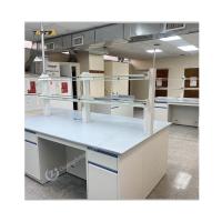 Banco de laboratório de ilha branca ajustável Banco de laboratório de aço com 2 prateleiras e 4 rodas