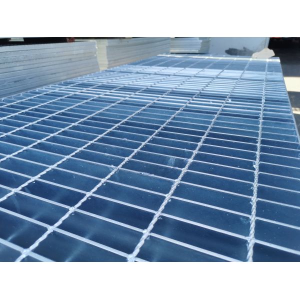 Square Port Non Skid Steel Grate Stair Treads 40mm For Sanitation Engineering