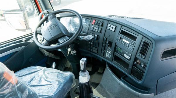 Howo Right Hand Drive Rotator Heavy Duty Wrecker Tow Truck 60 Ton Wrecker Towing Truck