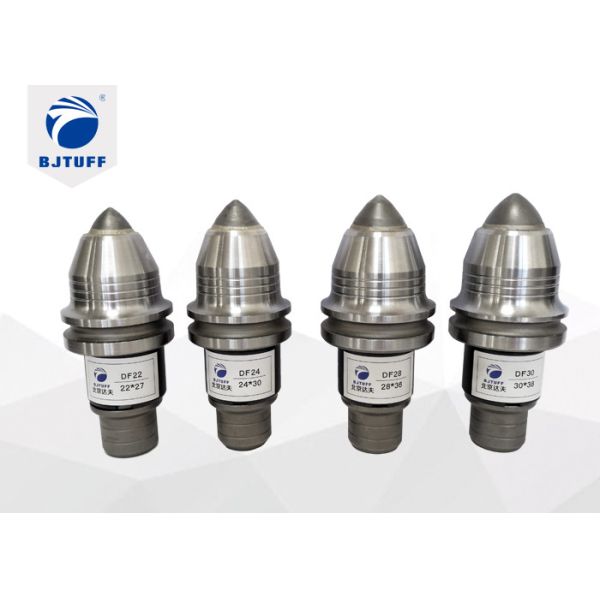 Jambes gravier de burin de l'équipement B47k de base et roche de grès