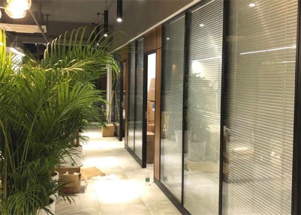 80mm Thickness Office Glass Partition Walls Tempered Glass Divider