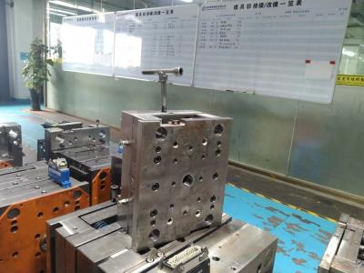 Peças de moldagem por injecção de plástico de flange OEM Ferramentas de moldagem por injecção de plástico personalizadas