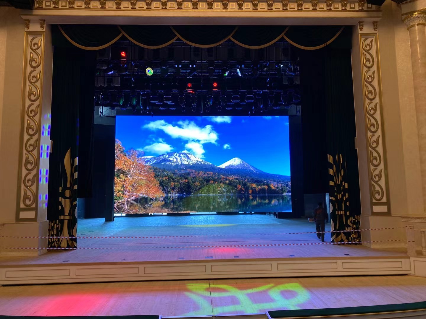 High Brightness Small Pitch LED Display 500x500mm 500x1000mm Outdoor COB LED Screen