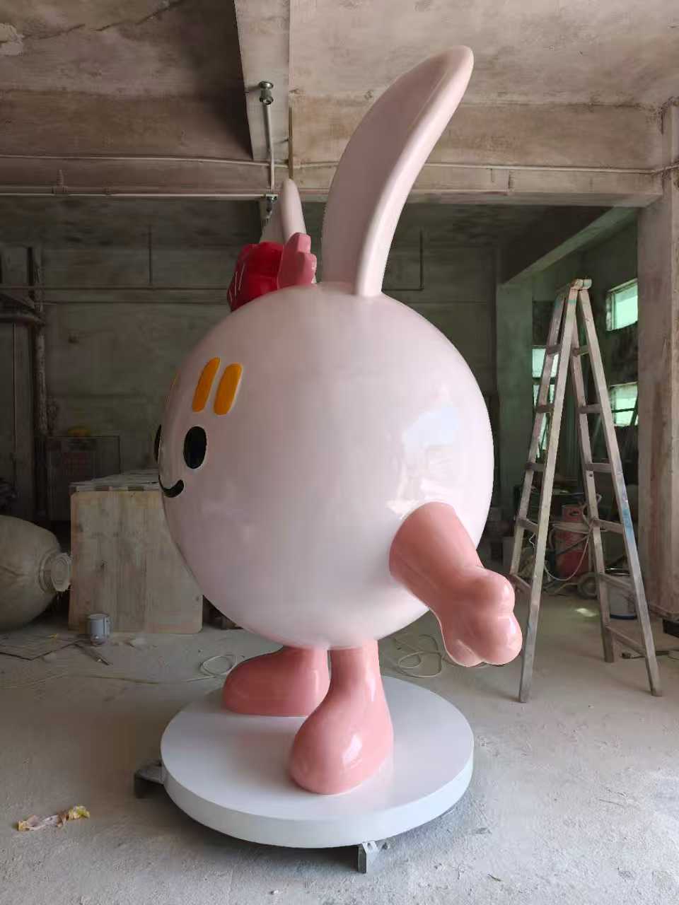 Customizable Weather Resistant Fiberglass Bunny Sculpture with IP65 Waterproof for Outdoor Display