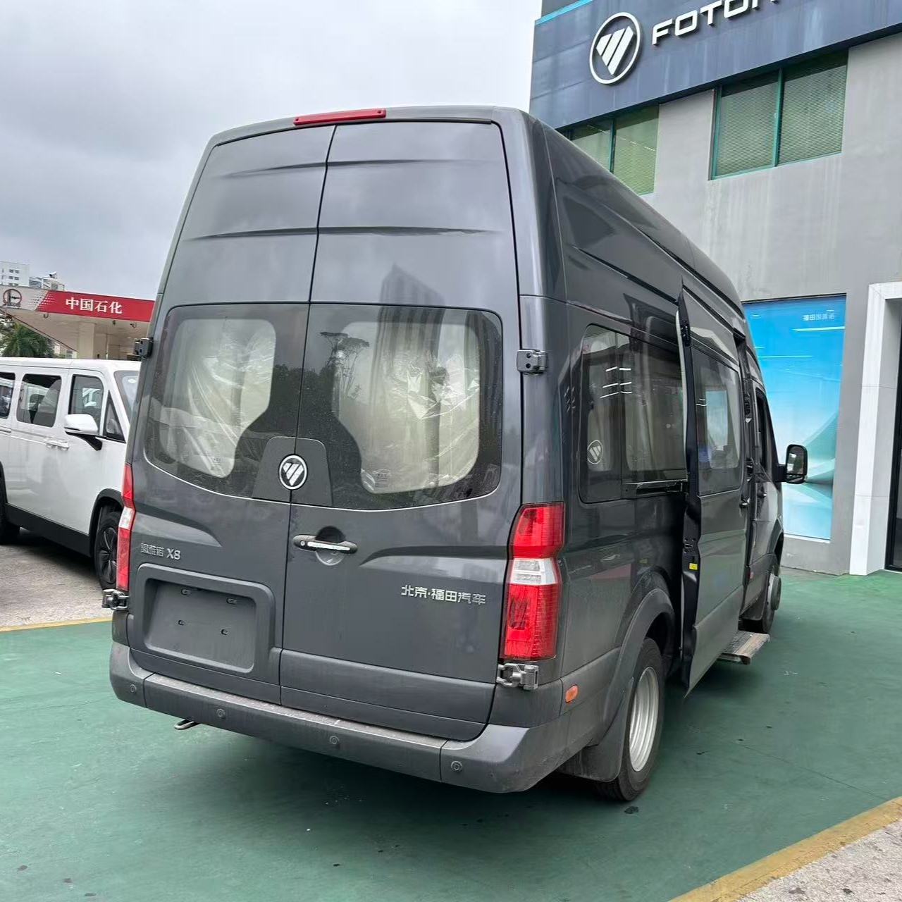 Long‑Wheelbase High‑Roof 4×2 Rear‑Wheel‑Drive 17‑Seat Electric Passenger Van - new energy passenger van