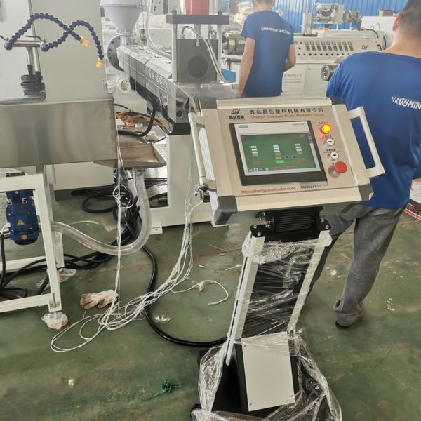 Ligne de production de bandes géo PET renforcées de fibres avec conception à vis unique