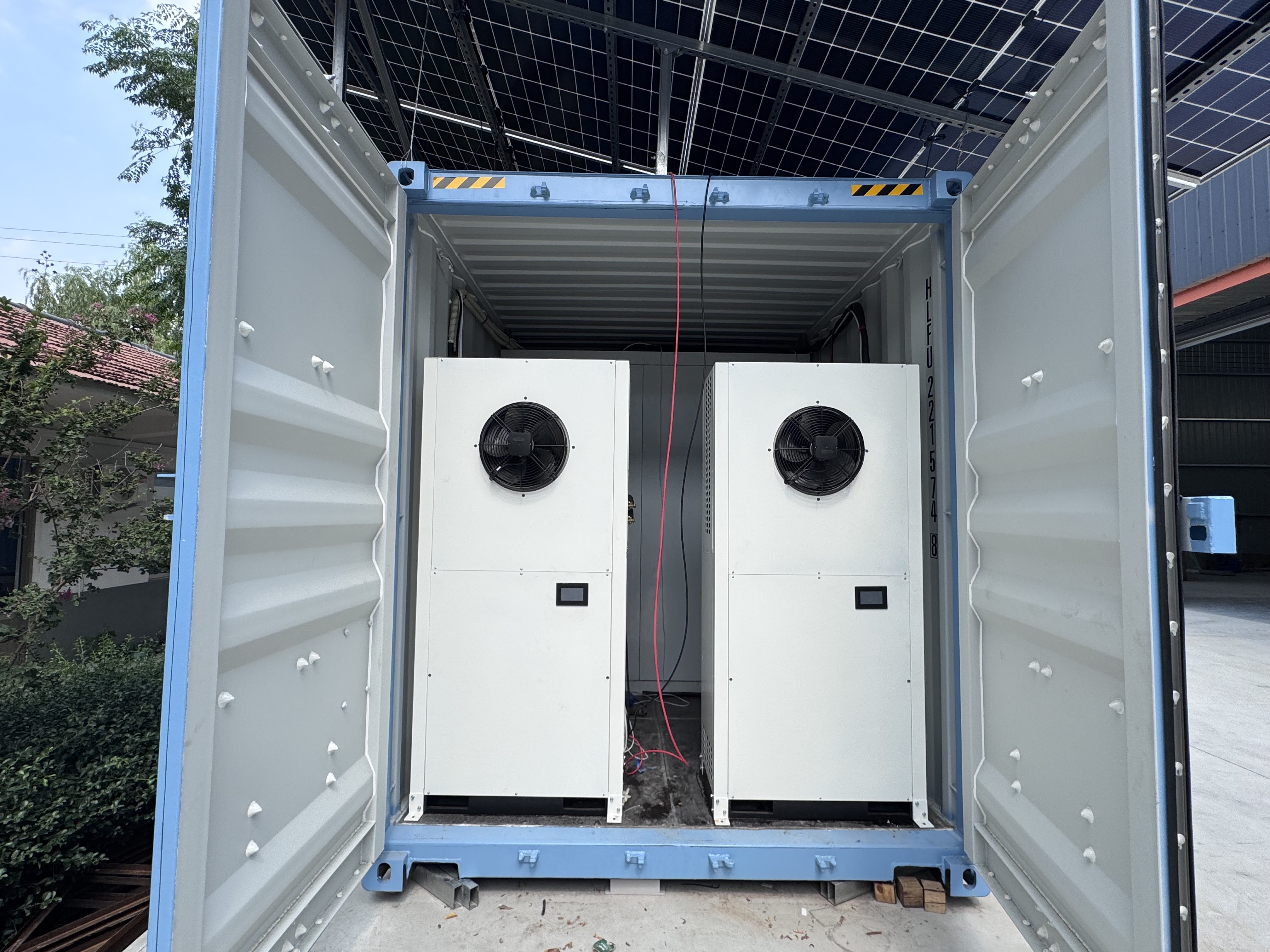 Solar Powered Cold Room with Precision Refrigeration Control for Dual Temperature Storage
