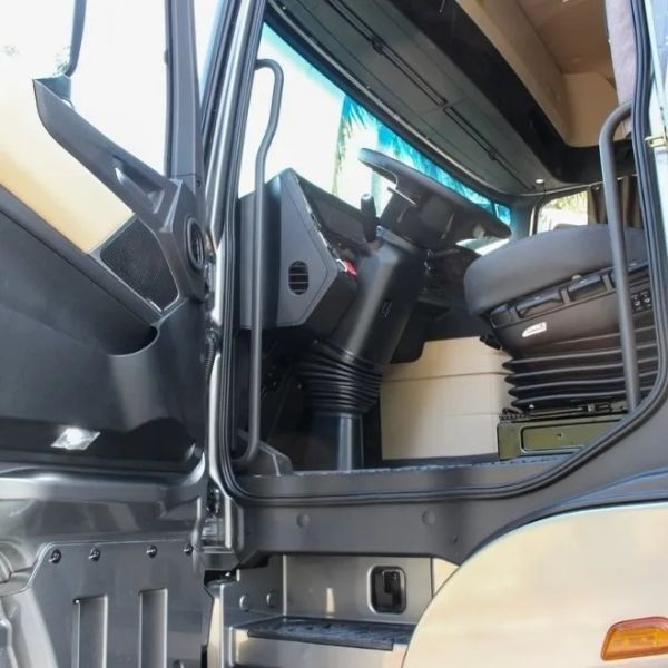 Tire Design Tubeless 400HP 35 Ton 6X4 8X4 Actros Shacman Tractor Truck for in 2023