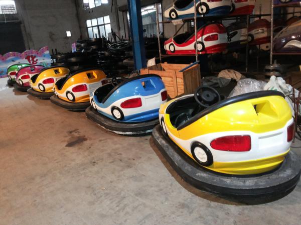 Carros abundantes das crianças elétricas bonitas para a construção de aço do campo de jogos das crianças