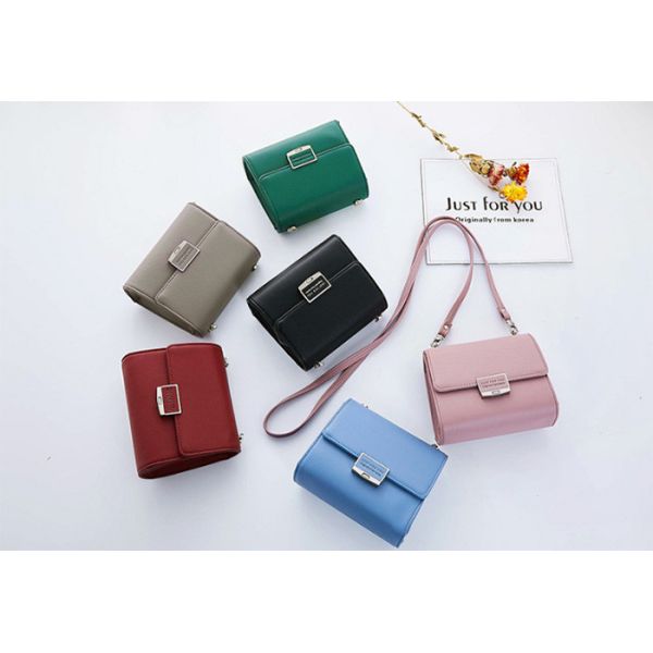 Classy Women Mini Chain Shoulder Bag Pu Leather Material 16 * 12 * 7cm With Buckle